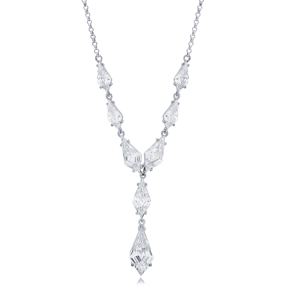 Elegant White Gold Necklace with Sparkling Diamond Accents